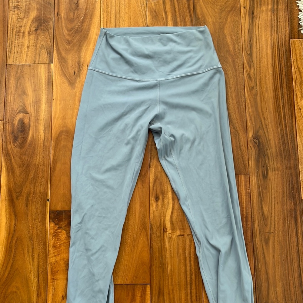 Lululemon aligns “chambray”